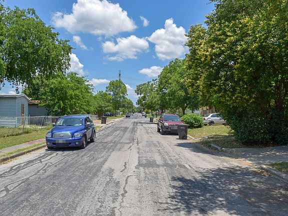 4th image of 4006 Neer Ave