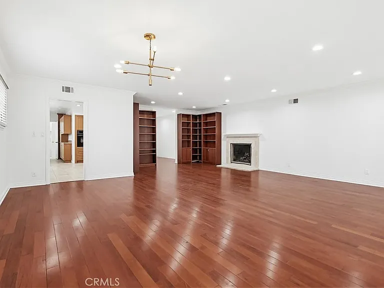 12528 Albers St — Photo 6