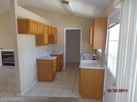 4th image of 72 Arbor St
