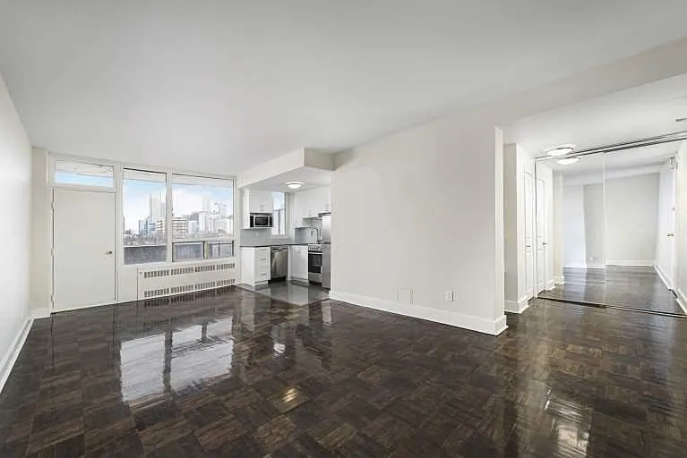 70 Spadina Rd — Photo 17