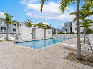 2555 193rd St #2224, Miami, FL 33180