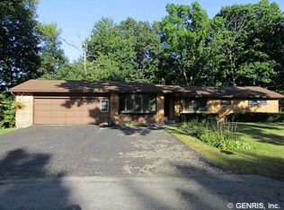 546 Crest Cir, Webster, NY 14580