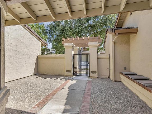 4th image of 3219 Lake Trasimeno Dr