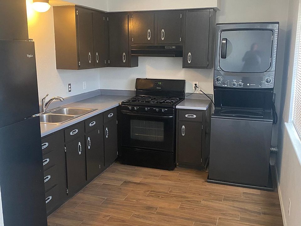1st image of 225 Hanosh Ct SE #1