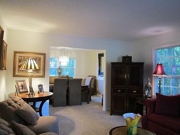 3rd image of 404 Forest Dr