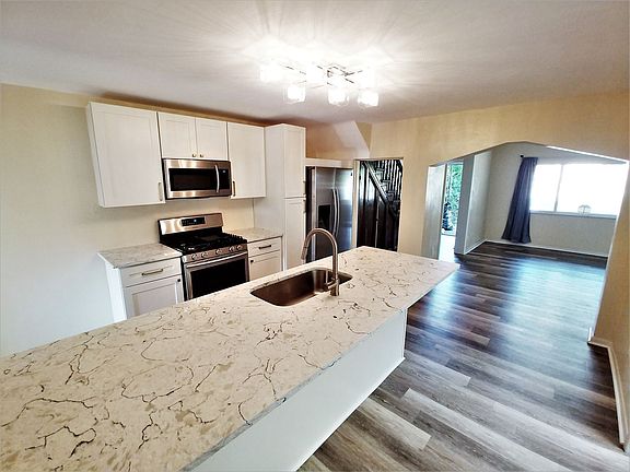 5th image of 324 Millbridge St