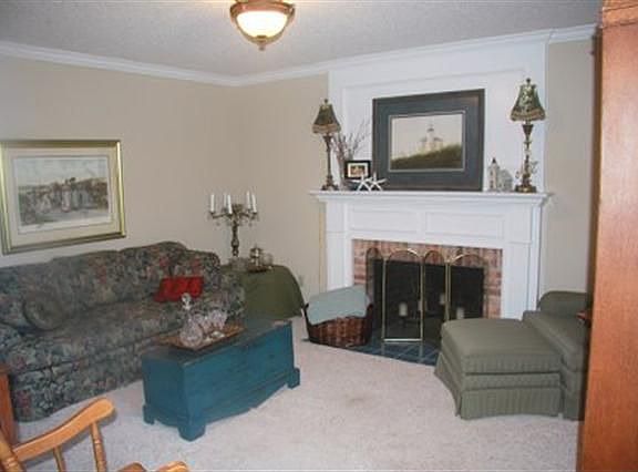 4th image of 3512 Woodridge Dr