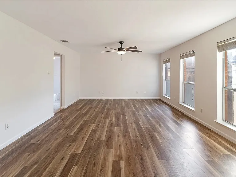 813 Silverbrook Dr — Photo 20