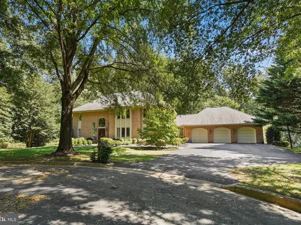 8805 Mary Mead Ct, Potomac, MD 20854