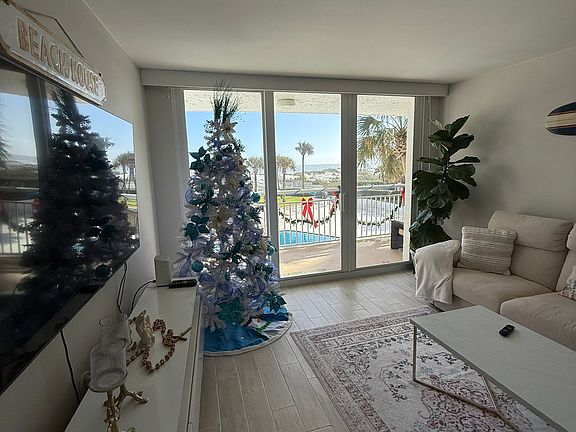4th image of 1601 Ocean Dr #108