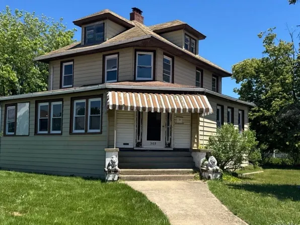 305 Roosevelt Avenue, Freeport, NY 11520
