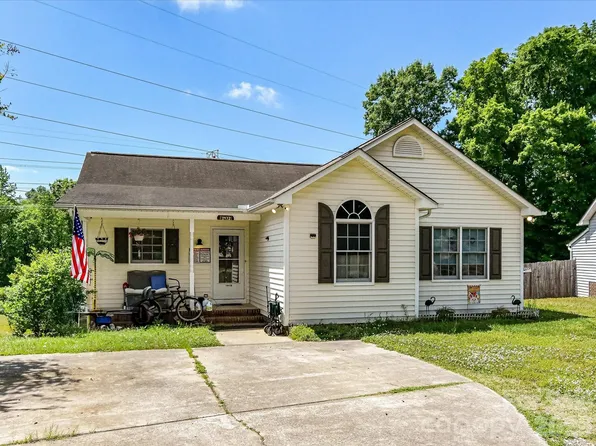 1472 Ridgewood Dr, Concord, NC 28027