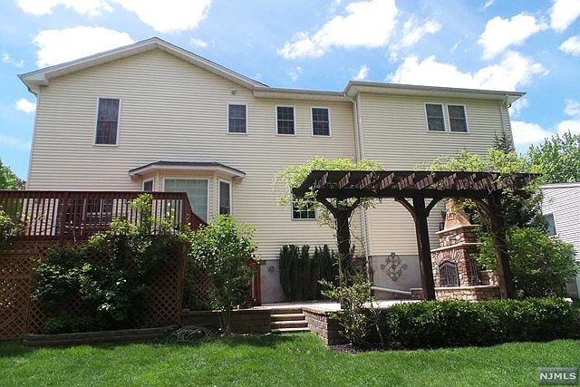 2nd image of 182 Oak Ave