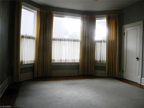 5th image of 561 E Bowman St