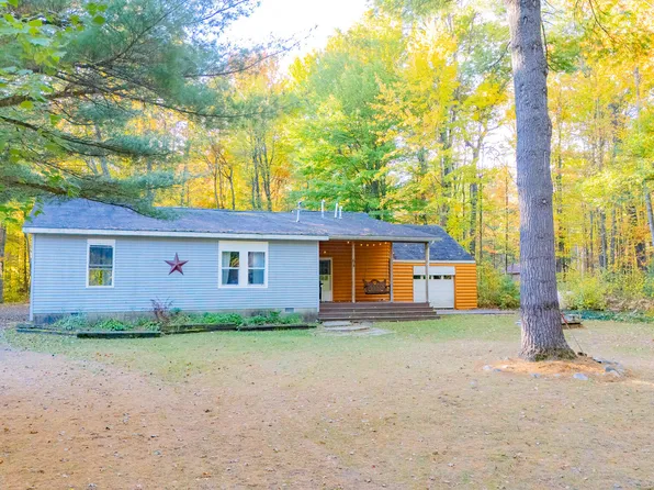 104 Woodhaven St, Houghton Lake, MI 48629