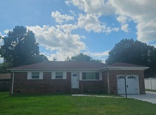 1068 Sharon Dr, Chesapeake, VA 23320