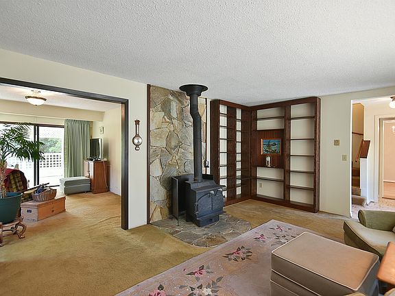 3rd image of 5749 Surf Cir