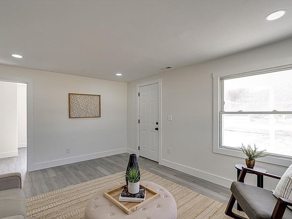 5th image of 1240 Eagle Park NE