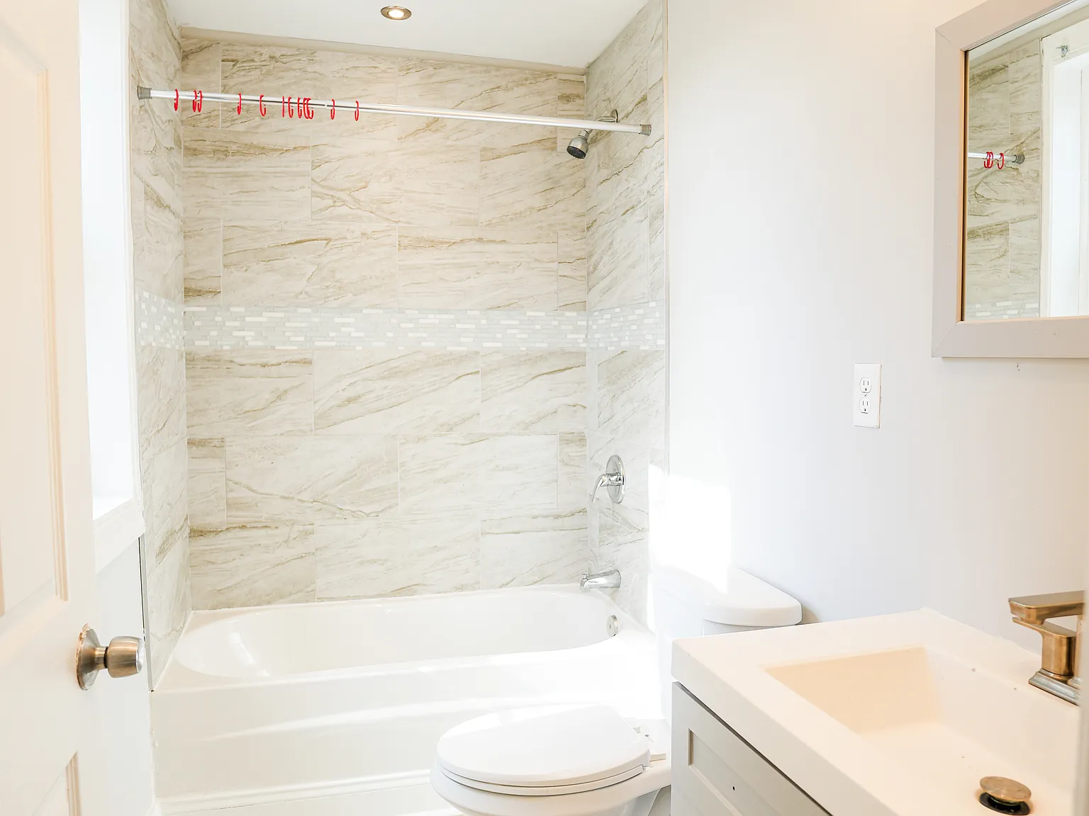 3 bed, 2.0 bath, $1,900 — Photo 4