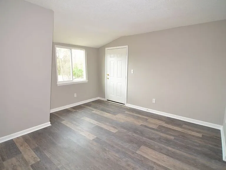 704 McMakin St — Photo 16