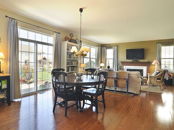 Open floor plan makes entertaining a breeze!