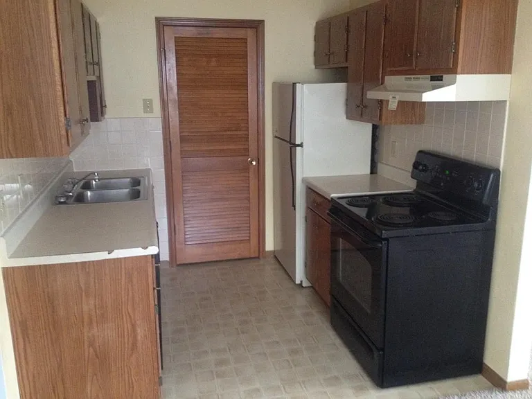 537 Vicksburg Dr #E — Photo 5