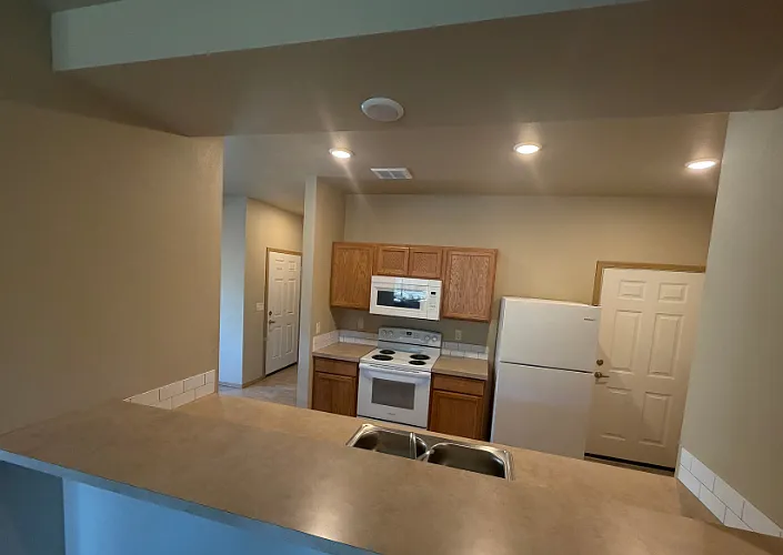 Hastings Apartments — Photo 28