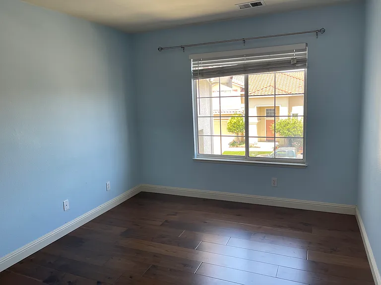 second level bedroom empty facing esperanca ave
