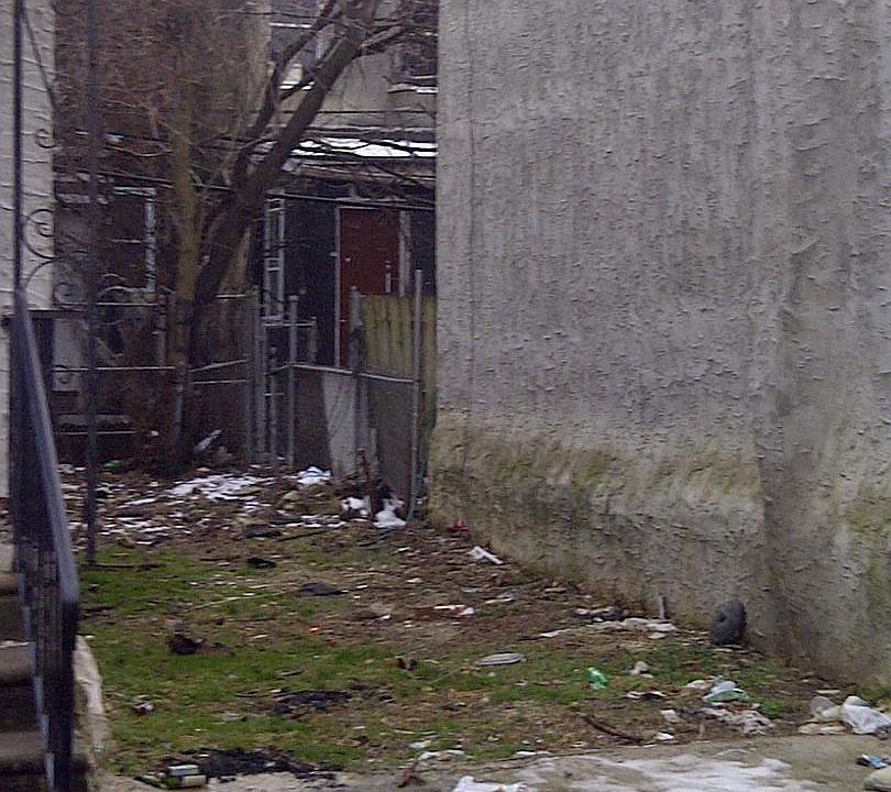 2nd image of 2124 S Daggett St