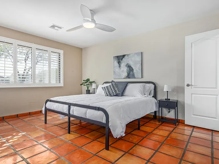 1028 E Hermosa Dr — Photo 13