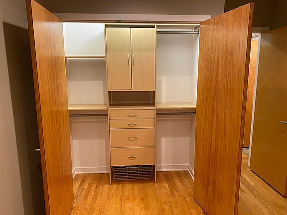4th image of 4003 N Wolcott Ave APT A