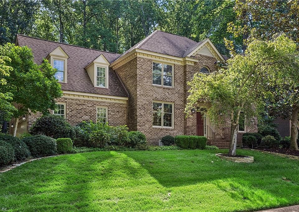 1st image of 217 Yorkshire Dr