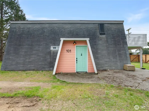 101 N Oar Loop NW, Ocean Shores, WA 98569