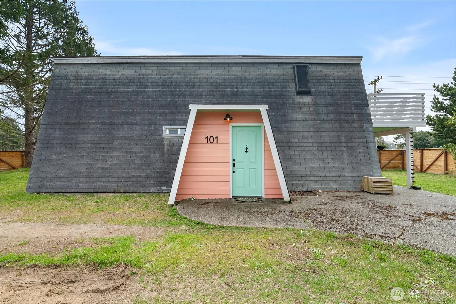 101 N Oar Loop NW photo 1