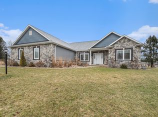 26173 Woodsong Dr, South Bend, IN
