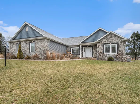 26173 Woodsong Dr, South Bend, IN 46628
