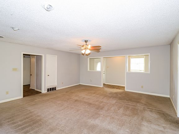 3rd image of 7055 Shadow Oaks Dr
