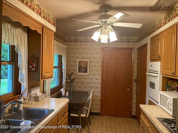 5th image of 2813 Manley Dr