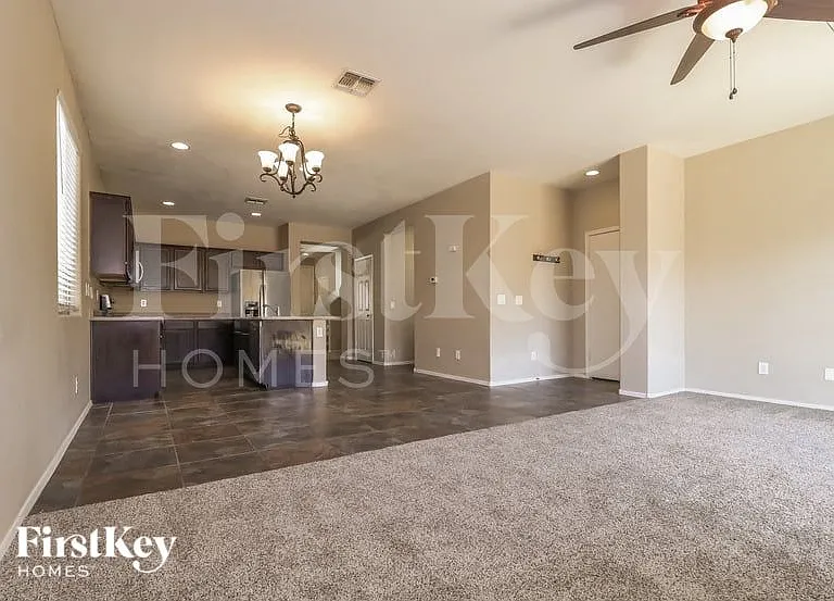 15427 W Canterbury Dr — Photo 5