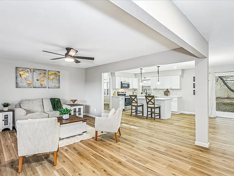 1470 S Hornecker Dr — Photo 2