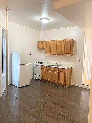 2nd image of 346 E 59th St APT 9