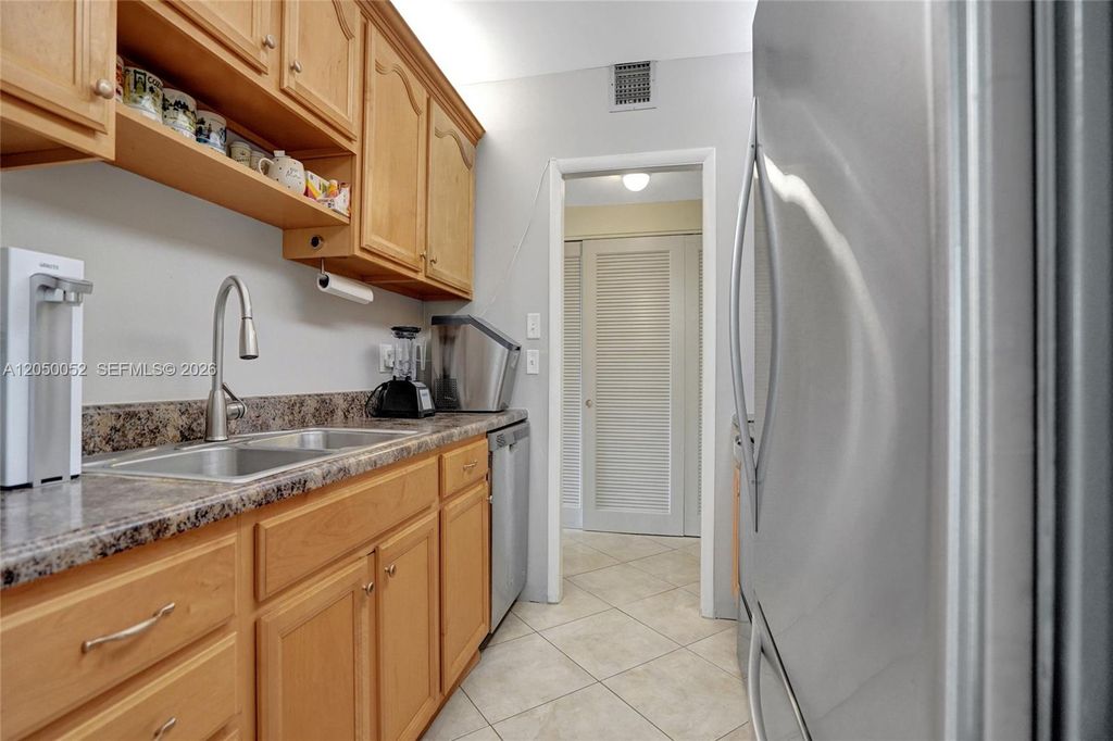 400 N Riverside Dr APT 514, photo 5