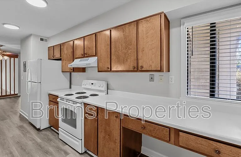1522 Benjamin Pkwy #C — Photo 13