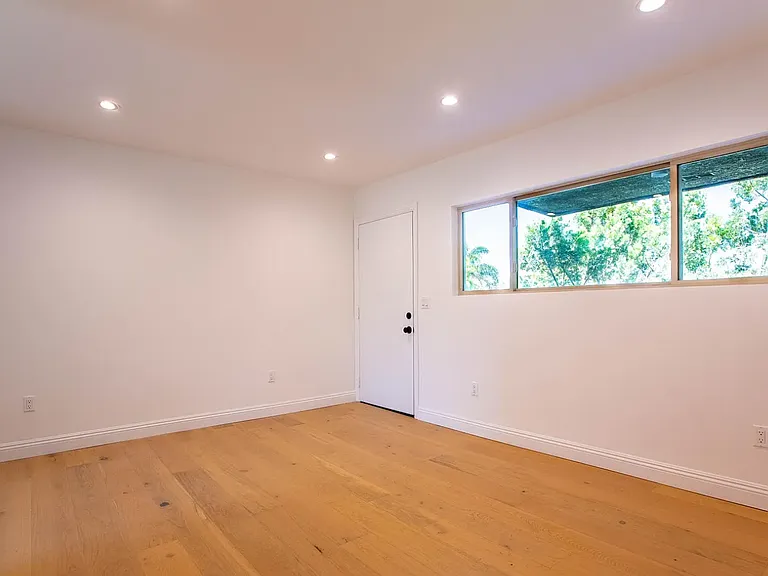 652 Vernon Ave #2 — Photo 6