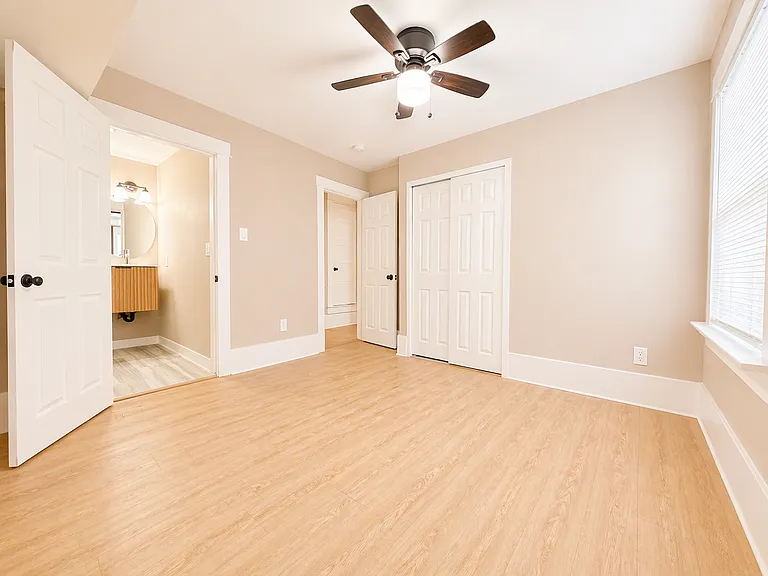 1207 E 55th St #1 — Photo 8