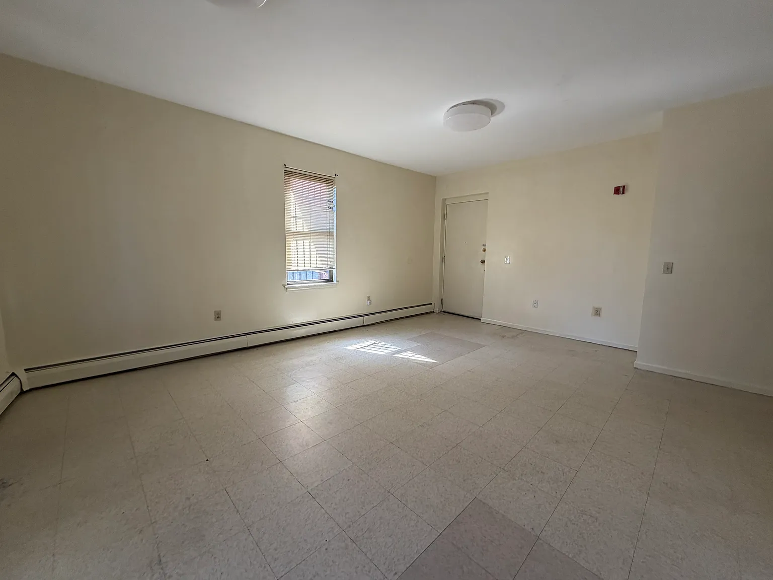 4 bed, 1200 sqft, $2,195 — Photo 4