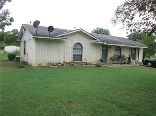 801 Magnolia St, Calvert, TX 77837