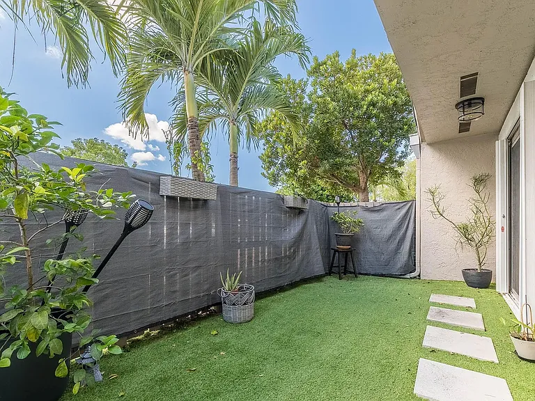 518 Woodgate Cir #E — Photo 23