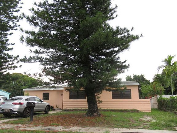 4th image of 18015 NW 25th Ct