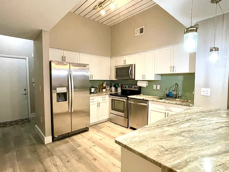 520 S Armenia Ave — Photo 25